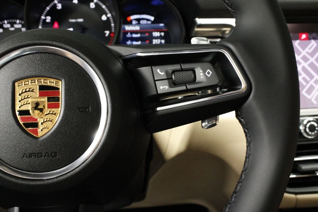 2026 Porsche Macan - Image 28 of 31