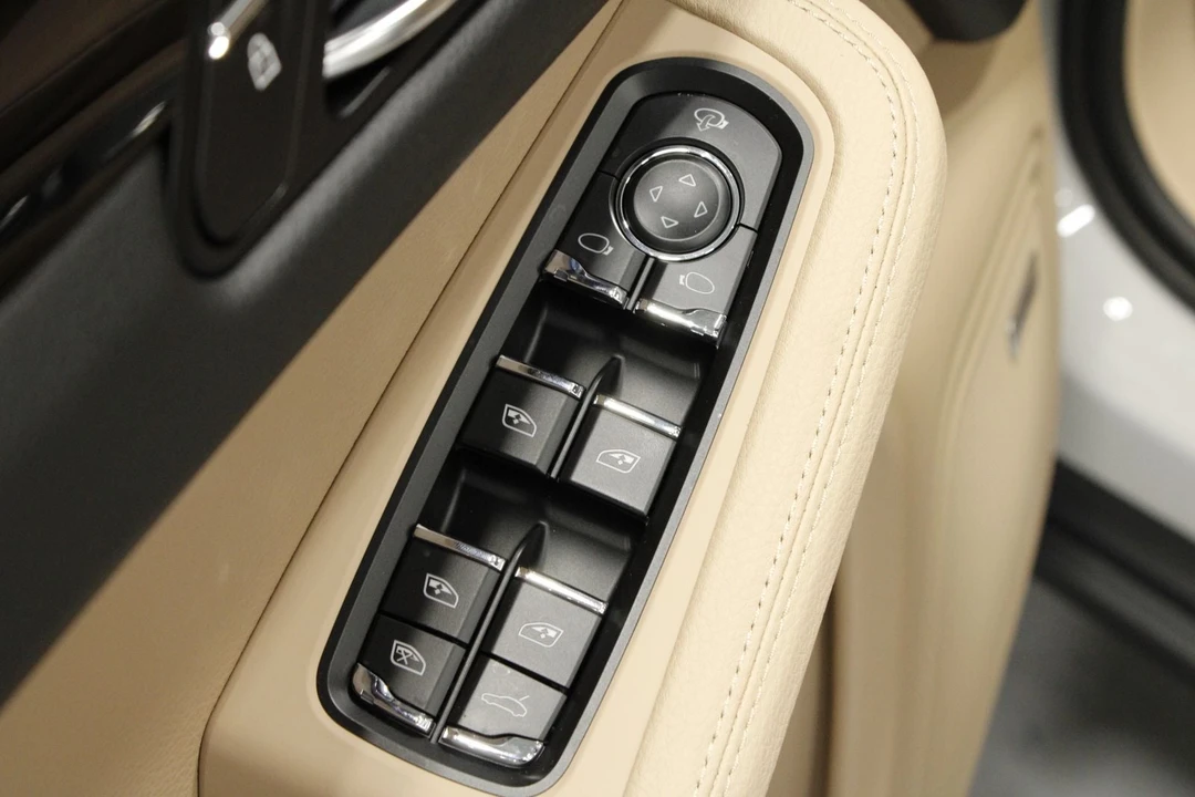 2026 Porsche Macan - Image 30 of 31