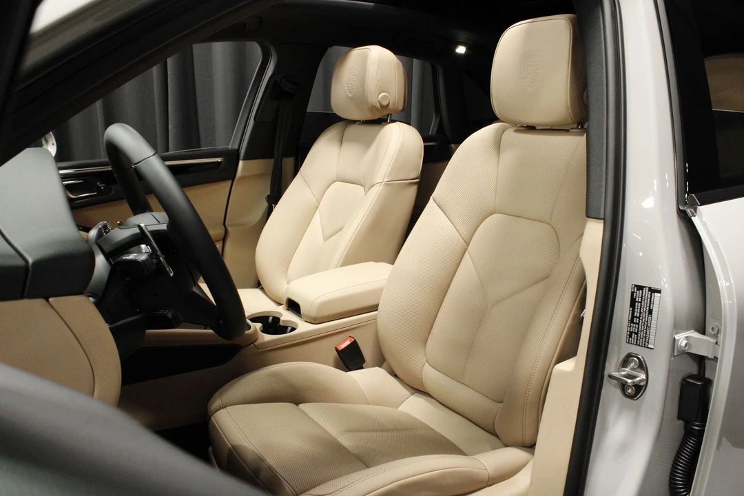 2026 Porsche Macan - Image 5 of 31