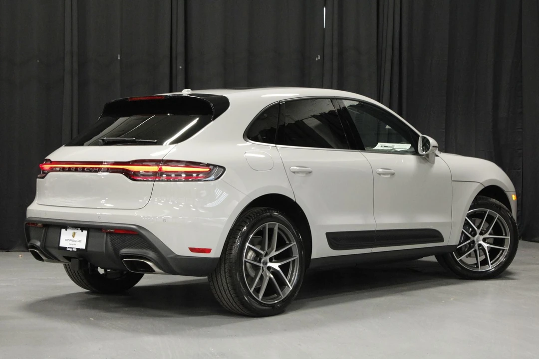 2026 Porsche Macan - Image 7 of 31