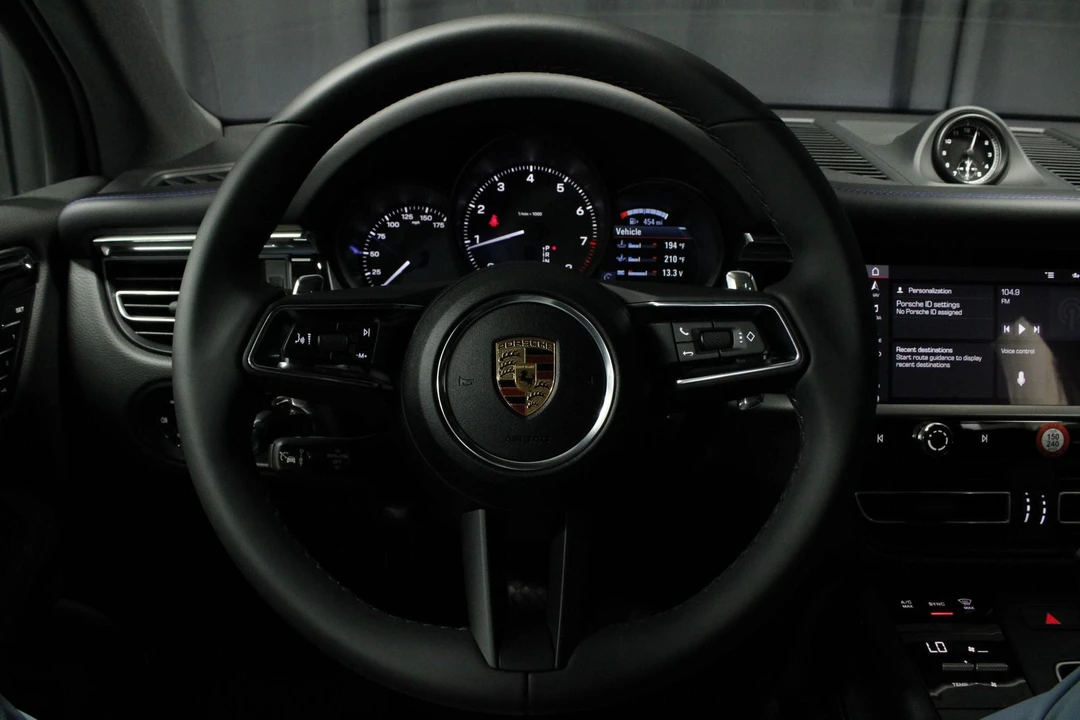 2026 Porsche Macan - Image 11 of 31
