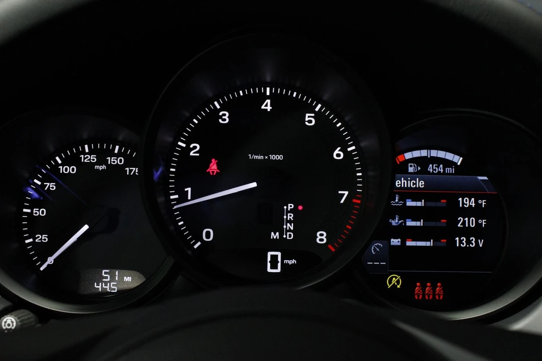 2026 Porsche Macan - Image 12 of 31