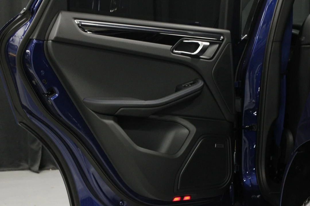 2026 Porsche Macan - Image 13 of 31