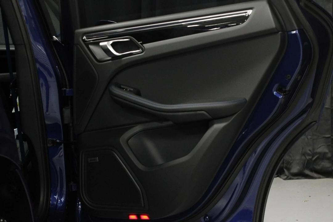 2026 Porsche Macan - Image 15 of 31
