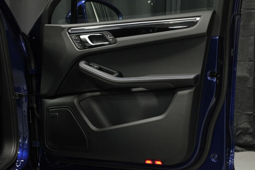 2026 Porsche Macan - Image 16 of 31