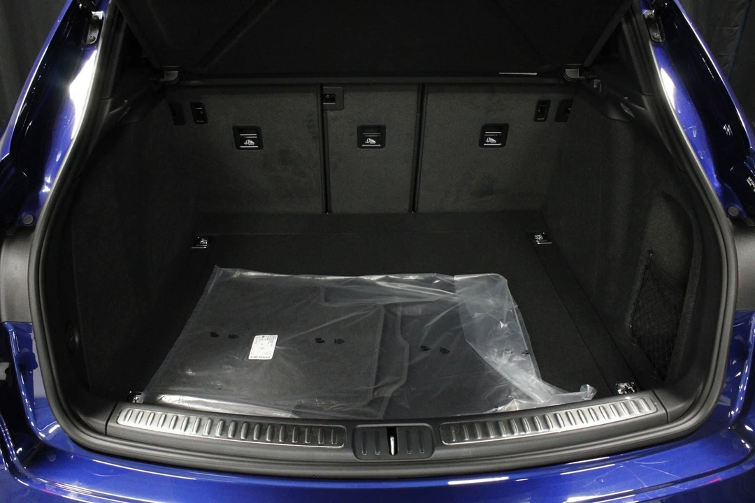2026 Porsche Macan - Image 17 of 31