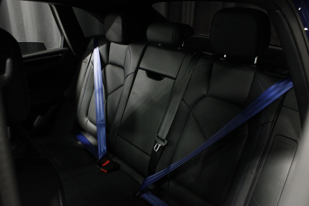 2026 Porsche Macan - Image 20 of 31