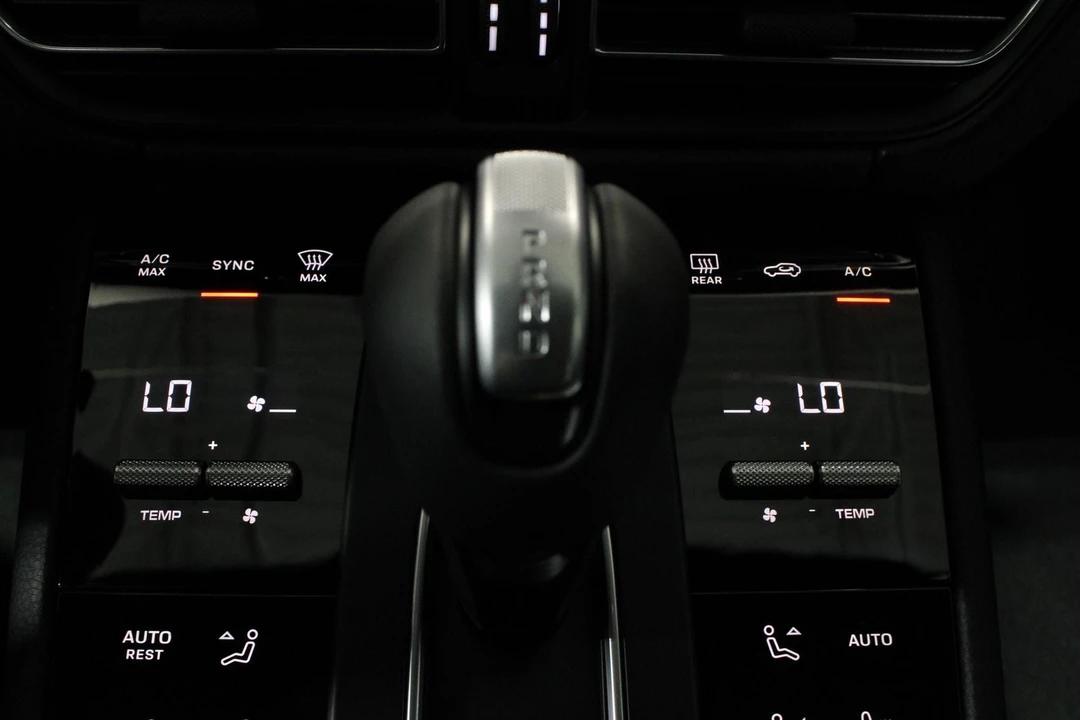 2026 Porsche Macan - Image 31 of 31