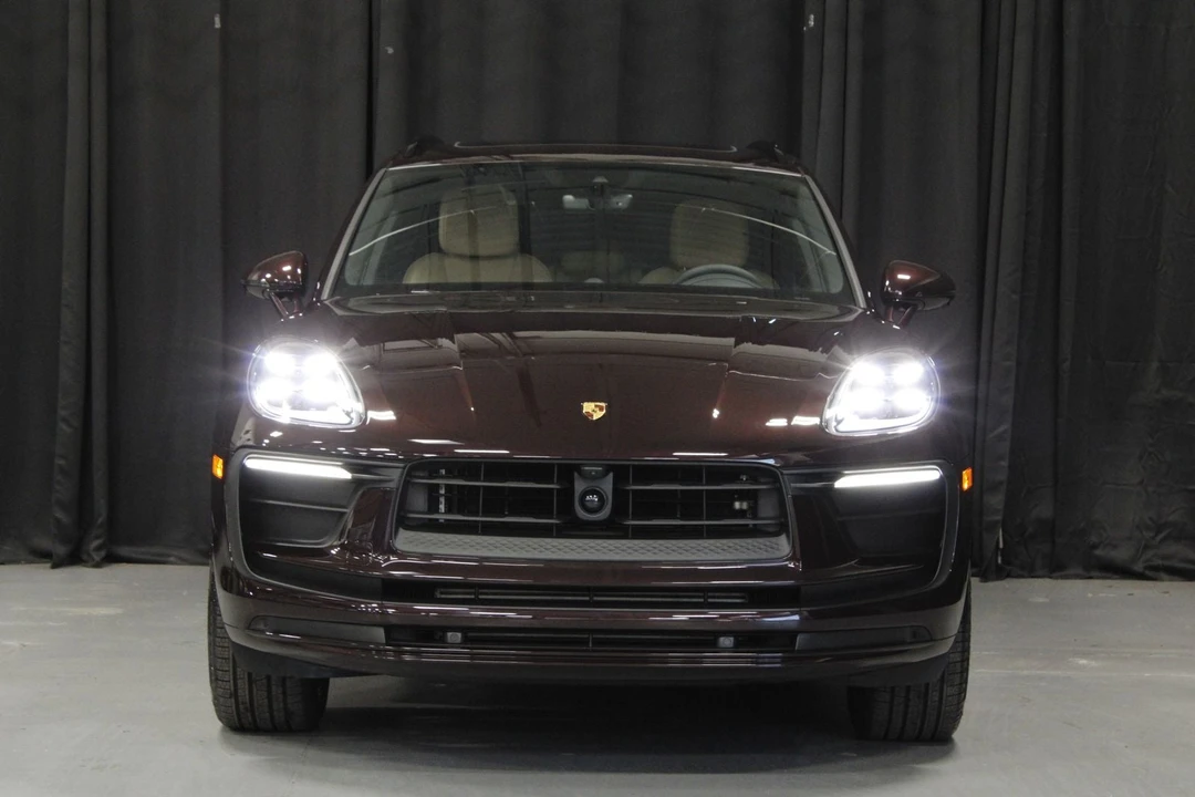 2026 Porsche Macan - Image 10 of 31