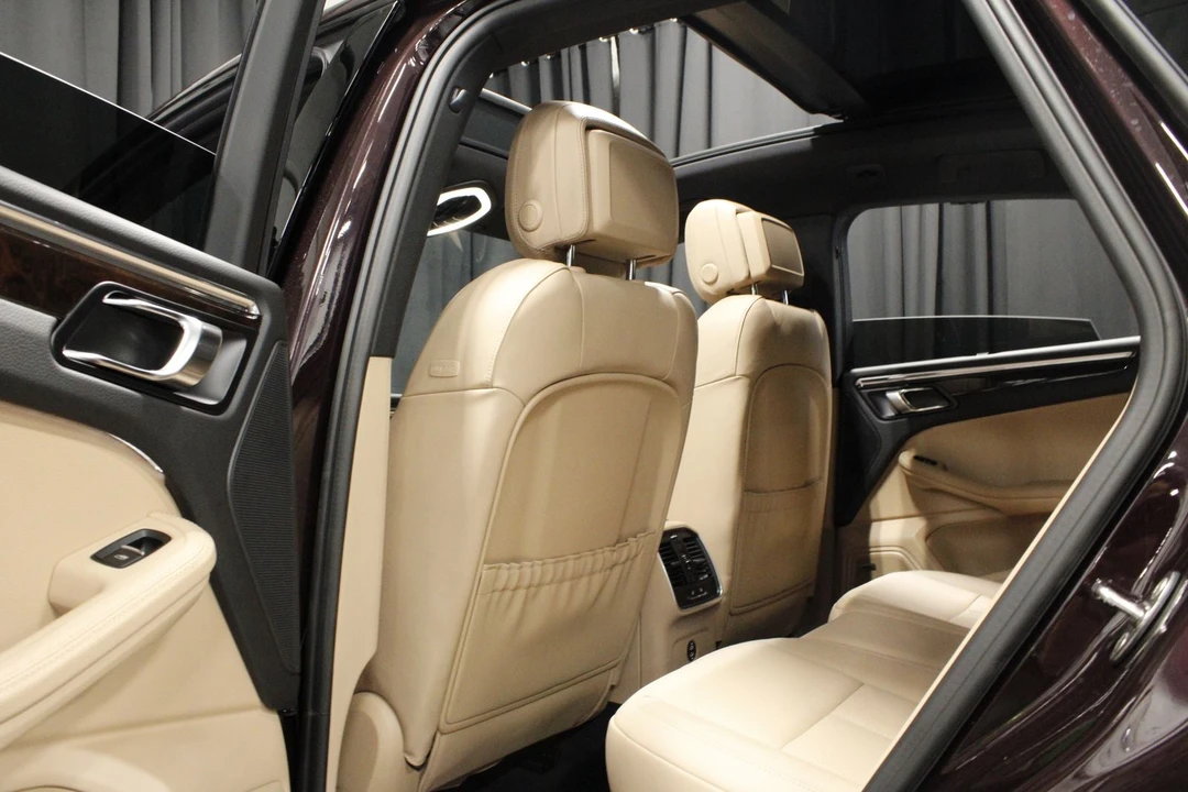 2026 Porsche Macan - Image 19 of 31