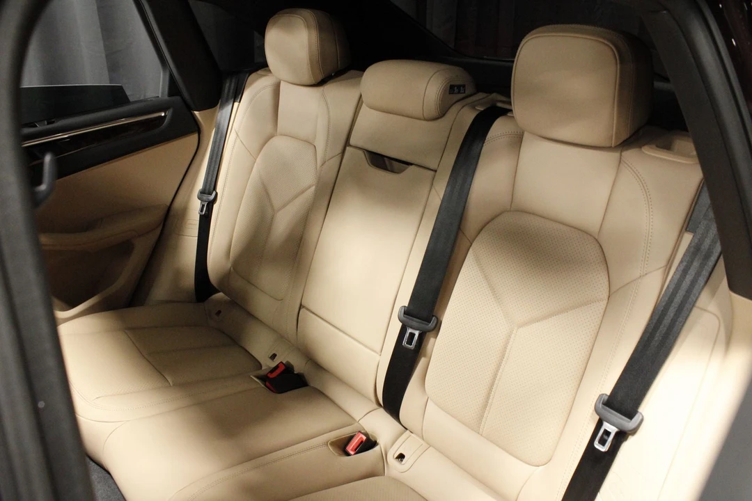 2026 Porsche Macan - Image 20 of 31