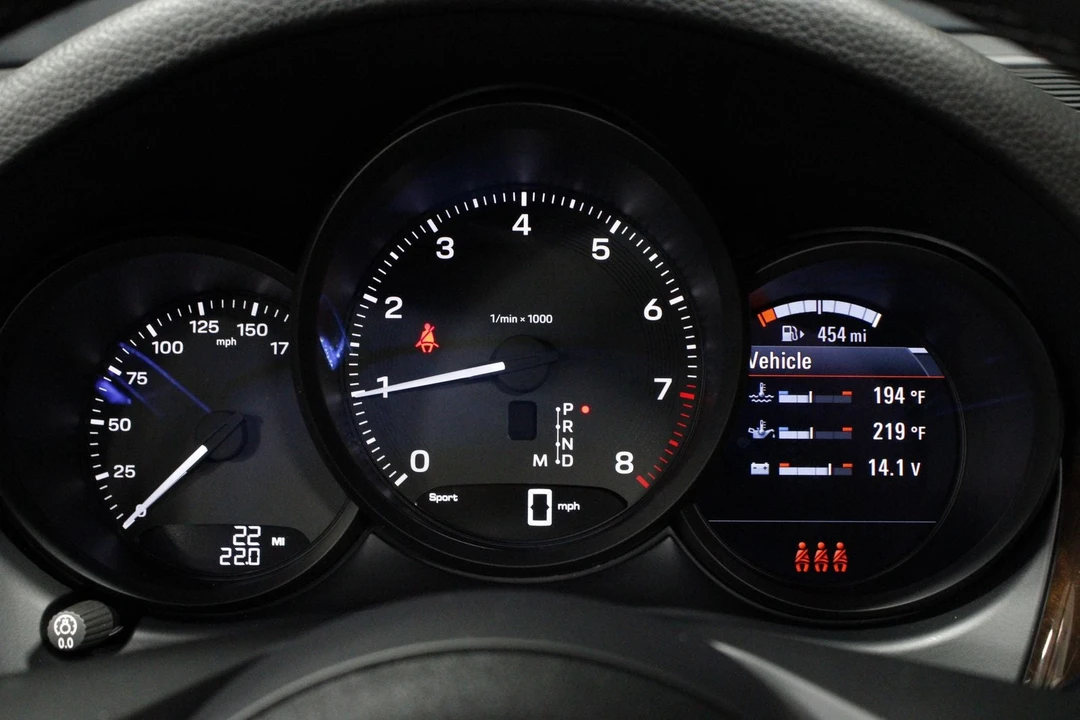 2026 Porsche Macan - Image 22 of 31