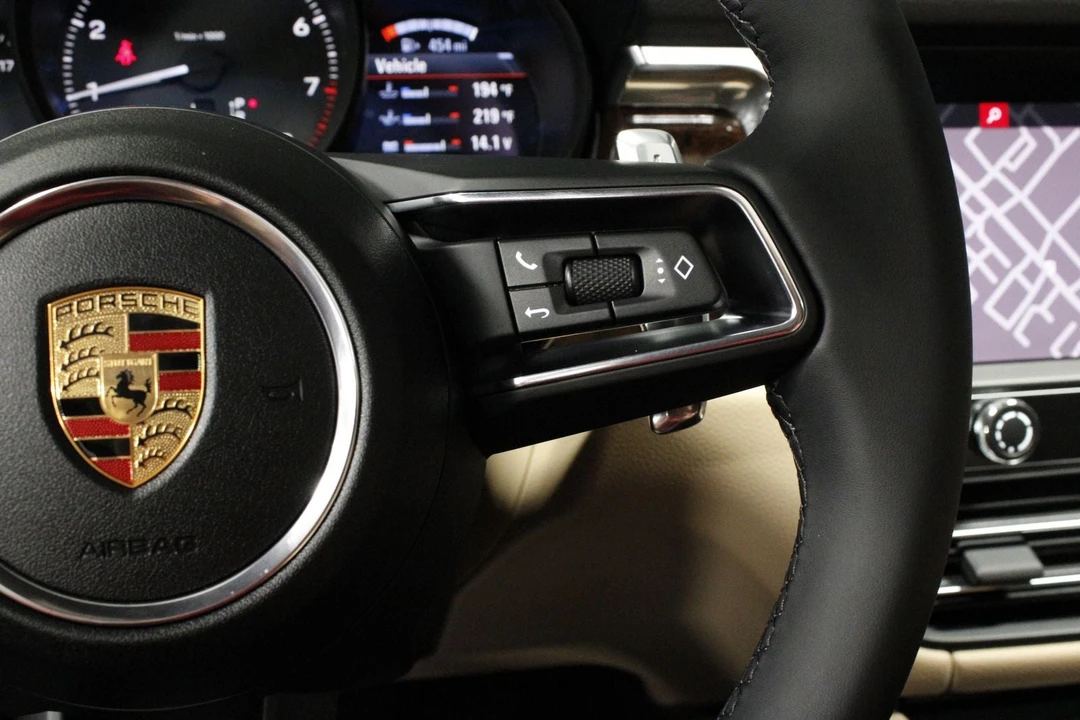2026 Porsche Macan - Image 24 of 31