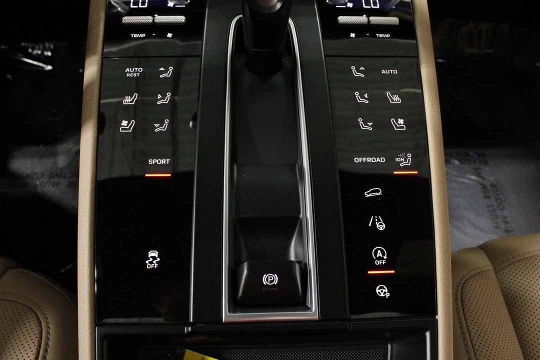 2026 Porsche Macan - Image 27 of 31