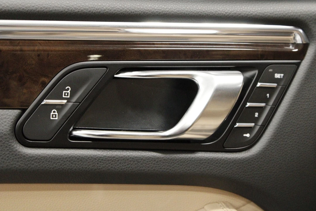 2026 Porsche Macan - Image 30 of 31