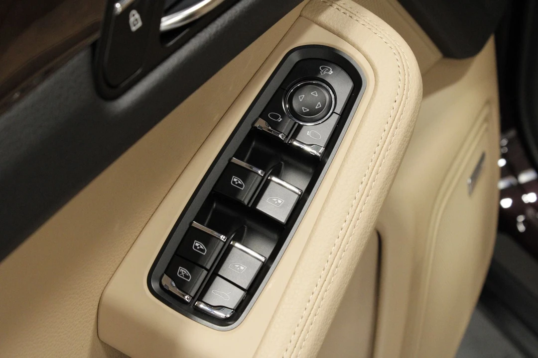 2026 Porsche Macan - Image 31 of 31