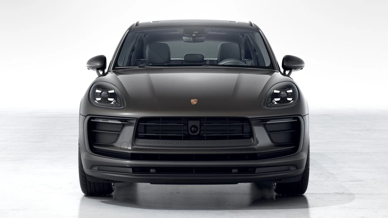 2026 Porsche Macan - Image 8 of 10
