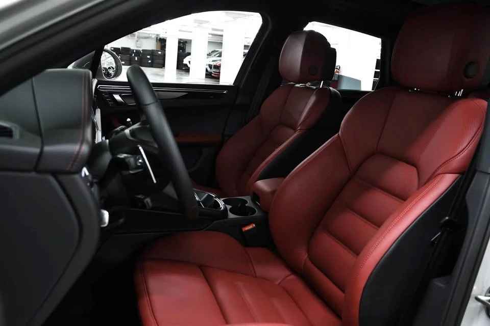 2026 Porsche Macan Electric - Image 4 of 4