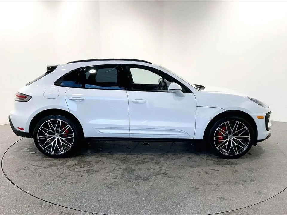 2026 Porsche Macan Electric - Image 4 of 20
