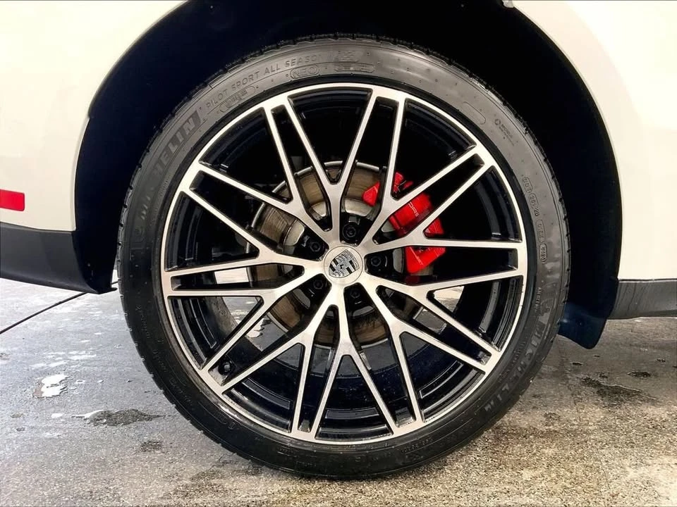 2026 Porsche Macan Electric - Image 18 of 20