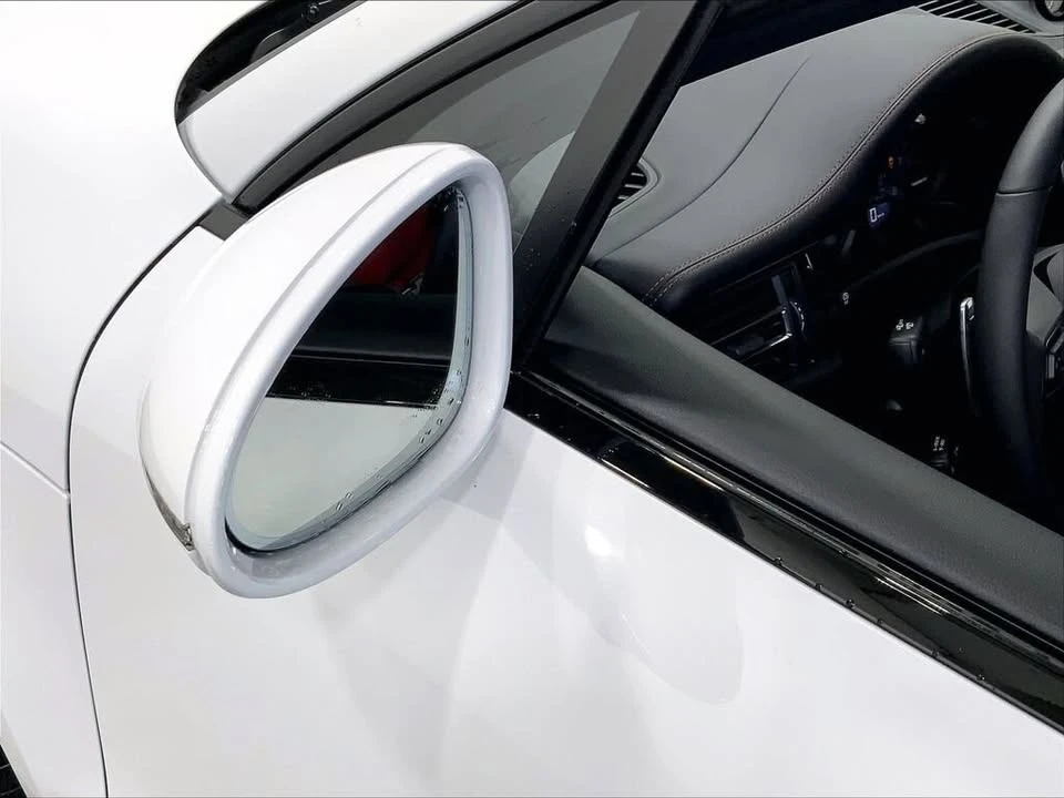 2026 Porsche Macan Electric - Image 12 of 20