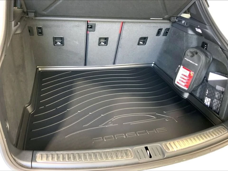 2026 Porsche Macan Electric - Image 16 of 20