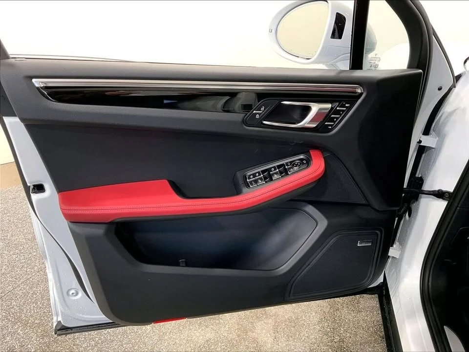 2026 Porsche Macan Electric - Image 20 of 20