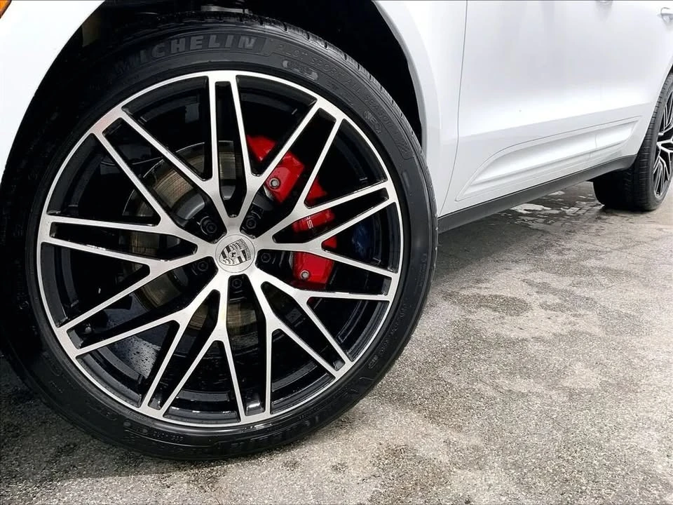 2026 Porsche Macan Electric - Image 17 of 20