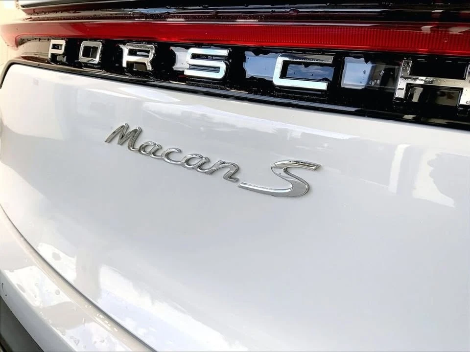 2026 Porsche Macan Electric - Image 15 of 20
