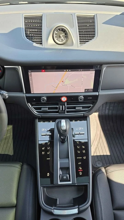 2026 Porsche Macan Electric - Image 11 of 14