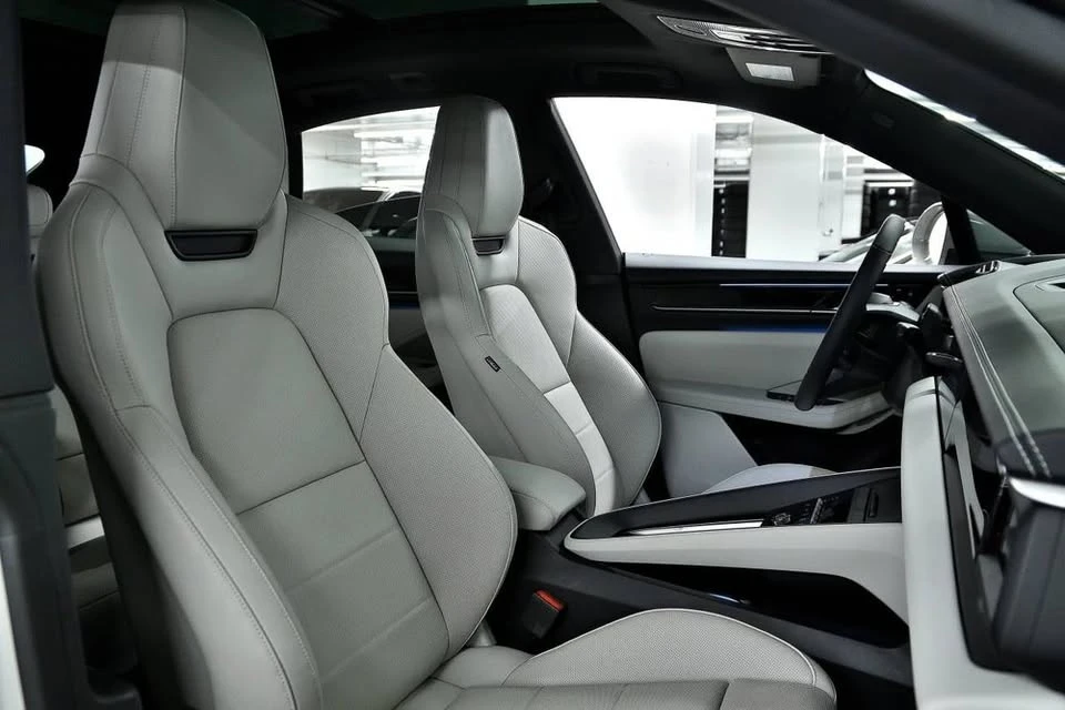 2026 Porsche Macan Electric - Image 4 of 4