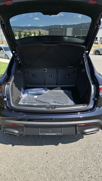 2026 Porsche Macan Electric - Image 5 of 14