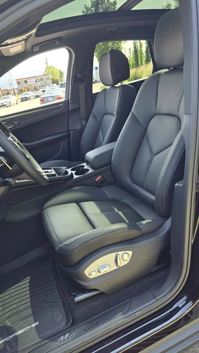 2026 Porsche Macan Electric - Image 8 of 14