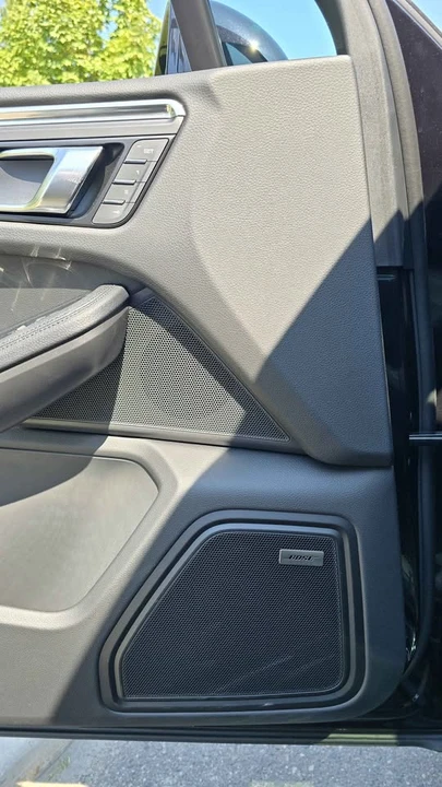 2026 Porsche Macan Electric - Image 13 of 14