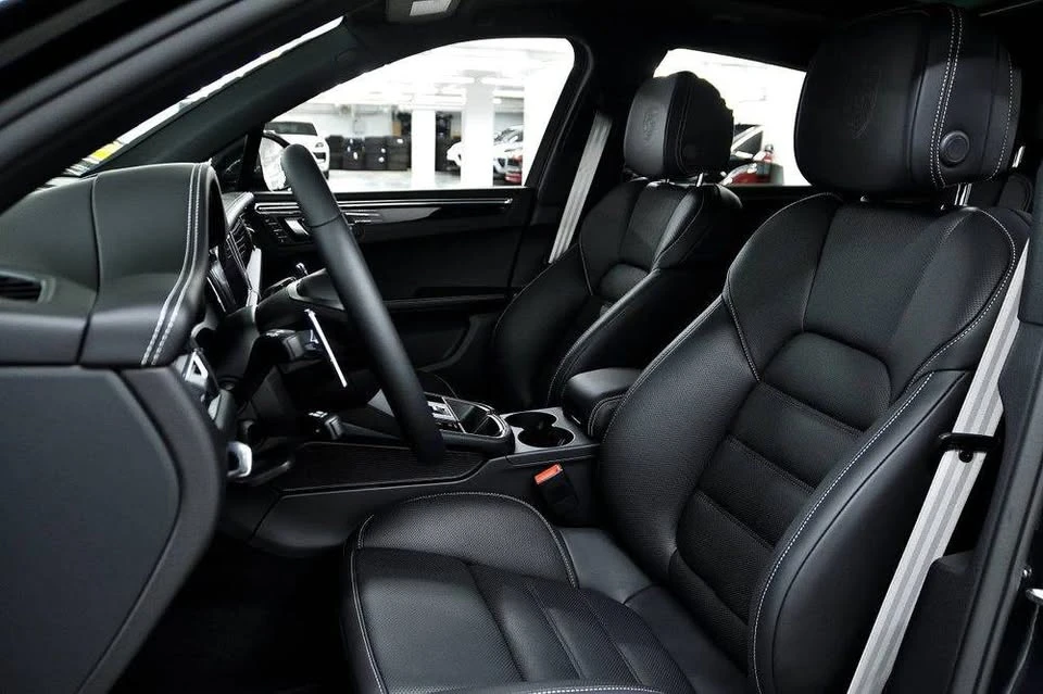 2026 Porsche Macan Electric - Image 4 of 4