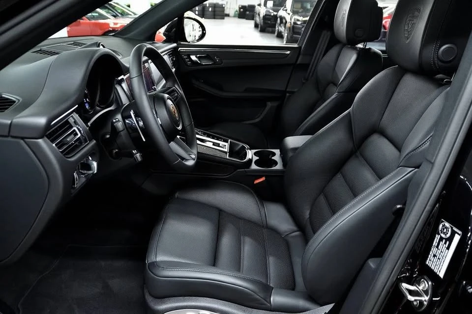 2026 Porsche Macan Electric - Image 4 of 4