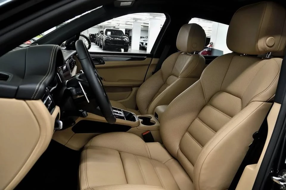 2026 Porsche Macan Electric - Image 4 of 4