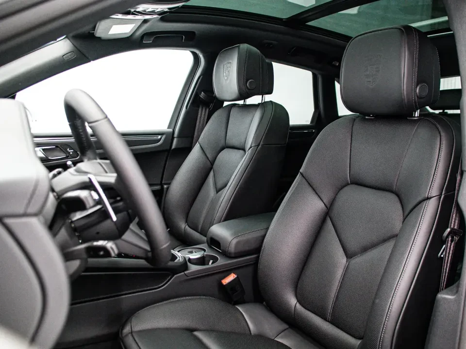 2026 Porsche Macan Electric - Image 16 of 20