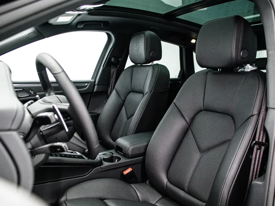 2026 Porsche Macan Electric - Image 15 of 20