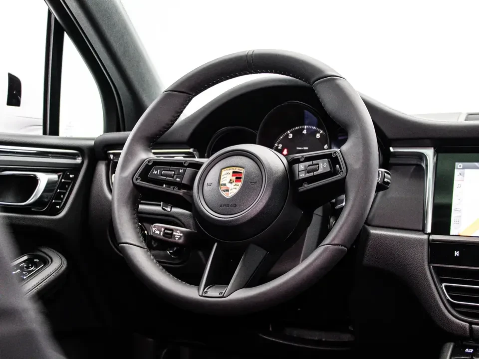 2026 Porsche Macan Electric - Image 17 of 20