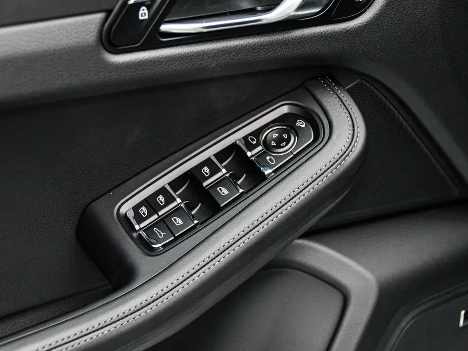 2026 Porsche Macan Electric - Image 19 of 20