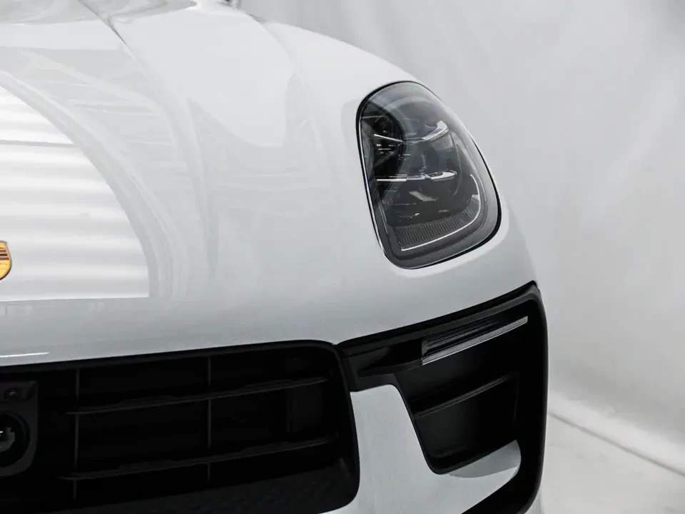 2026 Porsche Macan Electric - Image 12 of 20