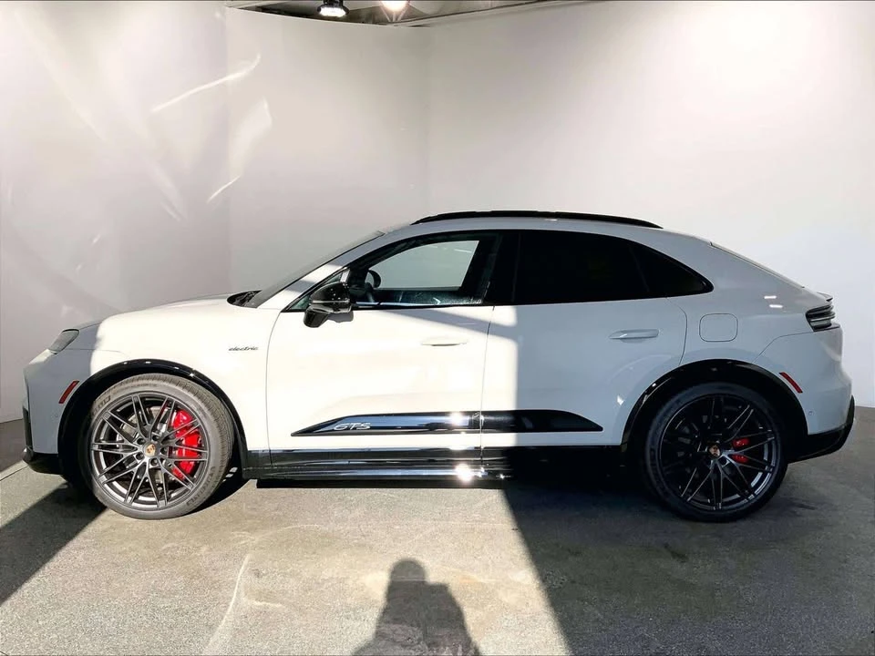 2026 Porsche Macan Electric - Image 8 of 20