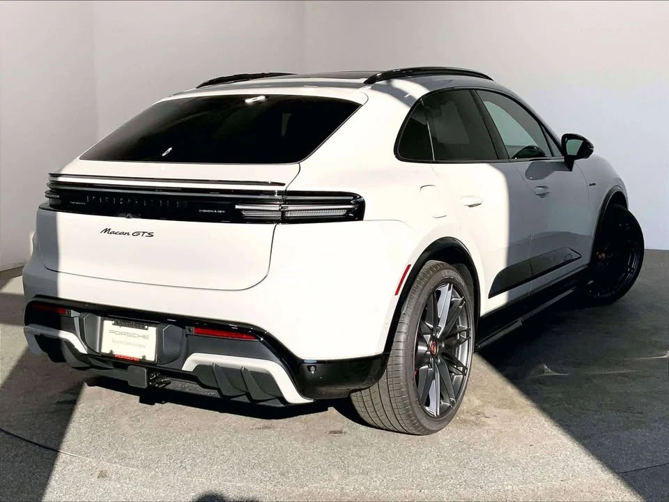 2026 Porsche Macan Electric - Image 5 of 20