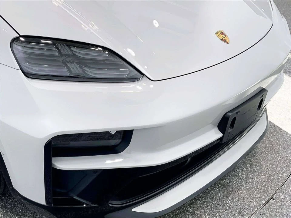 2026 Porsche Macan Electric - Image 10 of 20