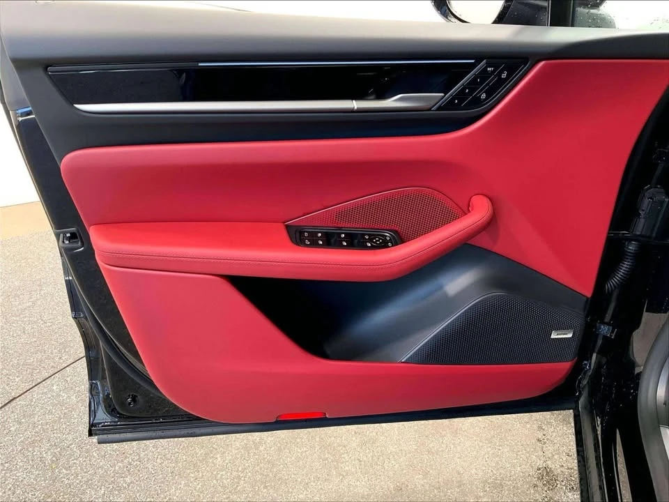 2026 Porsche Macan Electric - Image 20 of 20