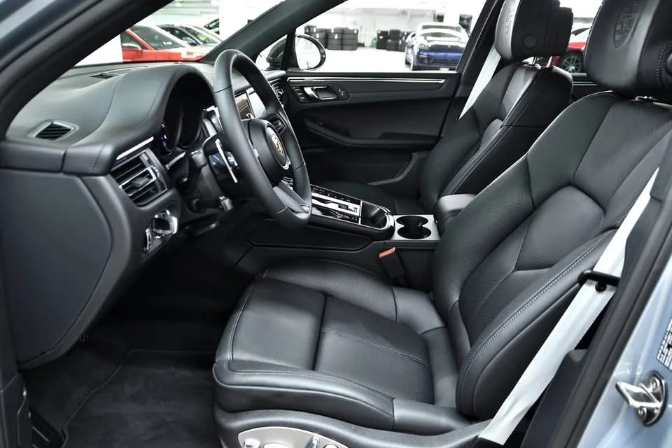 2026 Porsche Macan Electric - Image 4 of 4