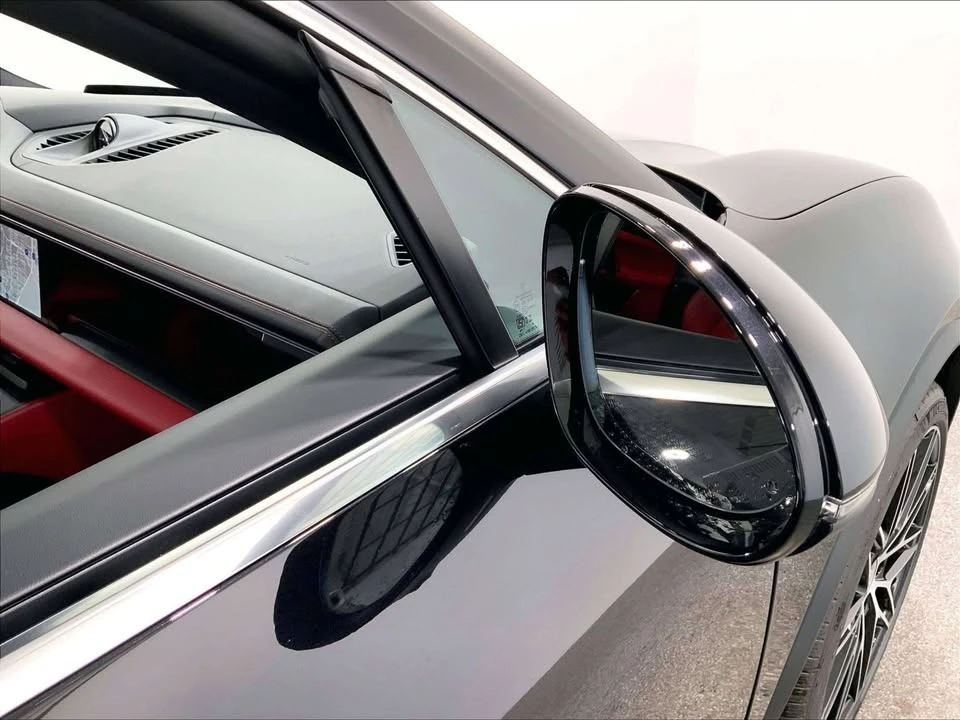 2026 Porsche Macan Electric - Image 14 of 20