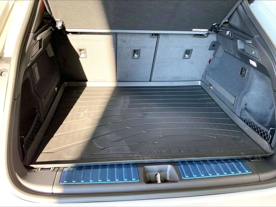 2026 Porsche Macan Electric - Image 16 of 20