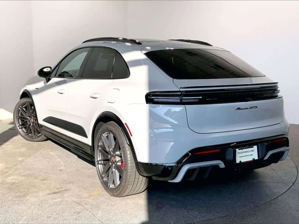 2026 Porsche Macan Electric - Image 7 of 20